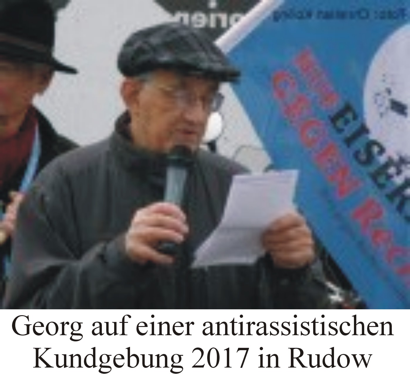 Georg auf einer antirassistischen Kundgebung 2017 in Rudow